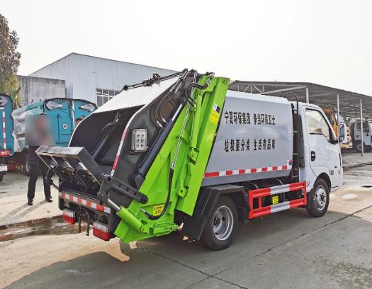 Dongfeng Yitu 4x2 3.5m3 Compact Garbage Truck Picture