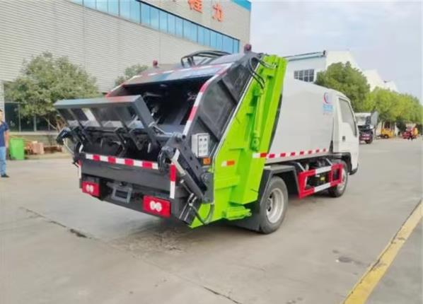 Foton 4x2 6 Cubic compactor garbage truck Picture