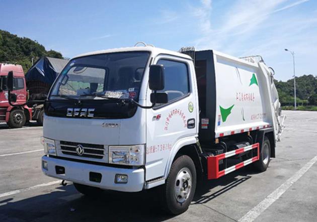 dongfeng 4x2 whole hermetical garbage transport truck