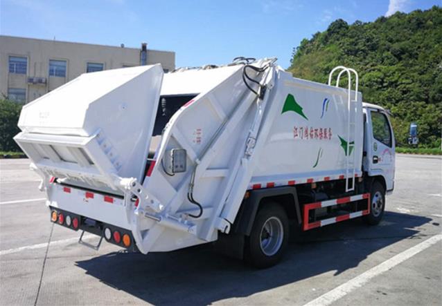 dongfeng 4x2 whole hermetical garbage transport truck Picture