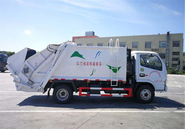 dongfeng 4x2 whole hermetical garbage transport truck Picture