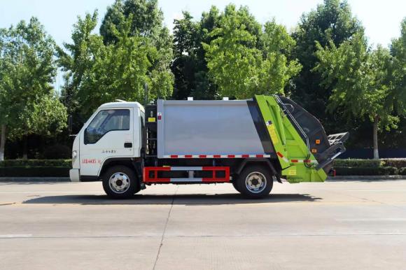 Foton 5tons 4x2 Small Rear Loading Compactor Garbage Truck Picture