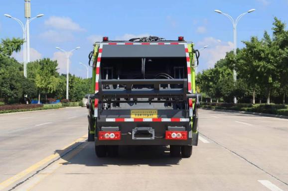 Foton 5tons 4x2 Small Rear Loading Compactor Garbage Truck Picture