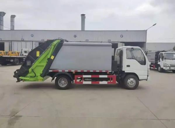 ISUZU 4x2 7 Cubic compactor garbage truck Picture