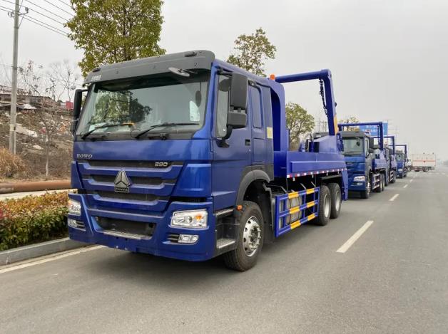 SINOTRUK HOWO 6x4 10m3 Side Load Garbage Truck Picture