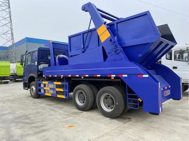 SINOTRUK HOWO 6x4 10m3 Side Load Garbage Truck Picture