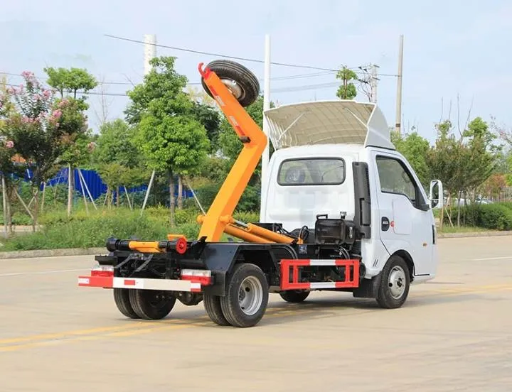 Dongfeng 4×2 Mini 3 Cubic Hook Lift Truck Garbage Truck Picture