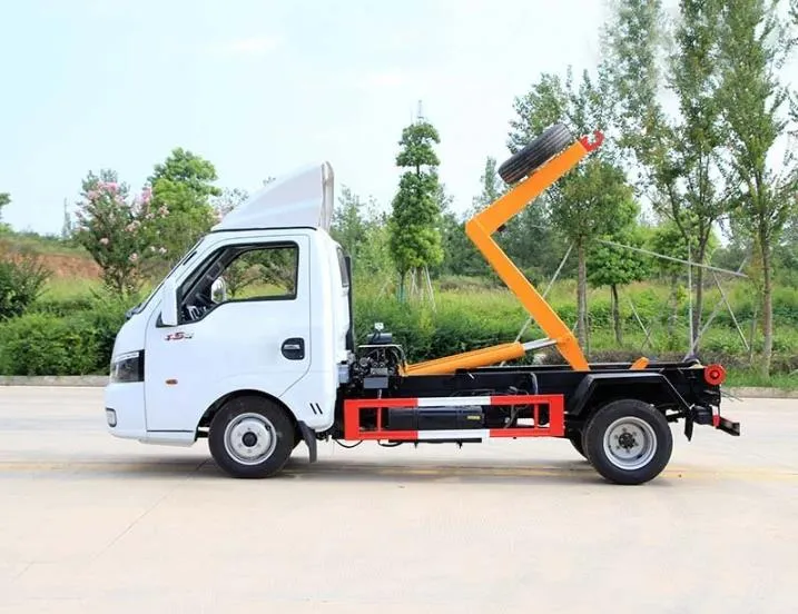 Dongfeng 4×2 Mini 3 Cubic Hook Lift Truck Garbage Truck Picture