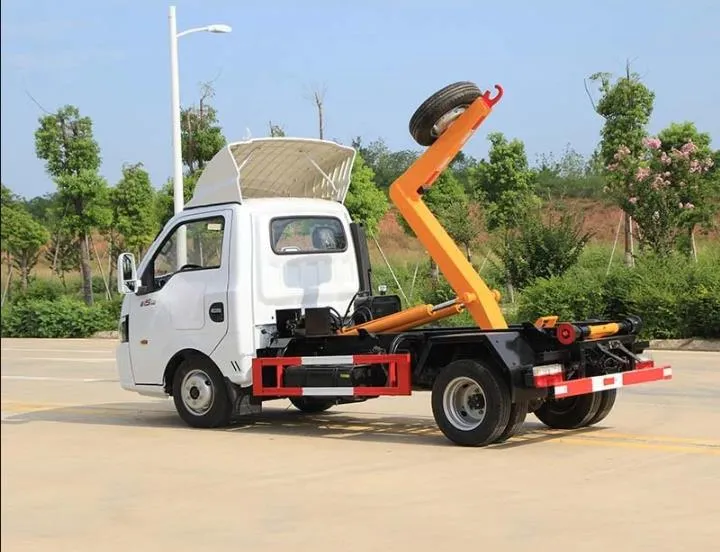 Dongfeng 4×2 Mini 3 Cubic Hook Lift Truck Garbage Truck Picture