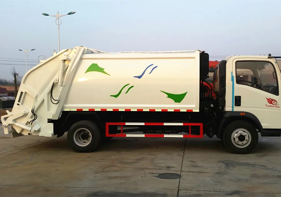 Howo 4x2 10 Square Compactor Garbage Collector Truck Picture