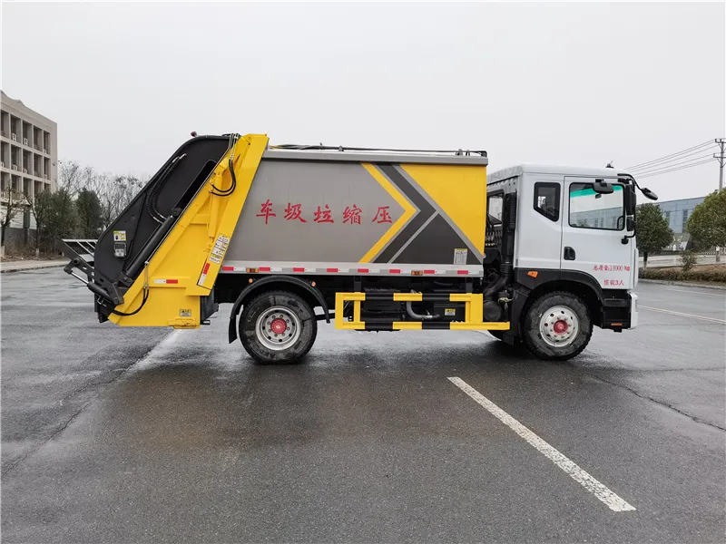 DongFeng 4x2 Rear Loading Garbage Collector Truck Picture