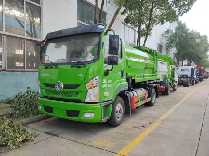 Dongfeng 4x2 9 ton kitchen waste truck Picture