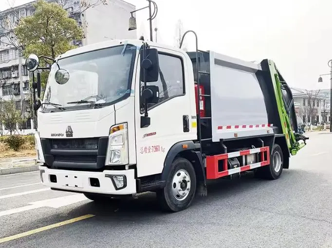 SINOTRUK HOWO 4x2 sanitation compressed garbage truck Picture