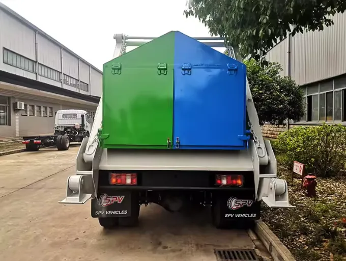 HOWO 4 CBM Swing Arm Garbage Truck Picture