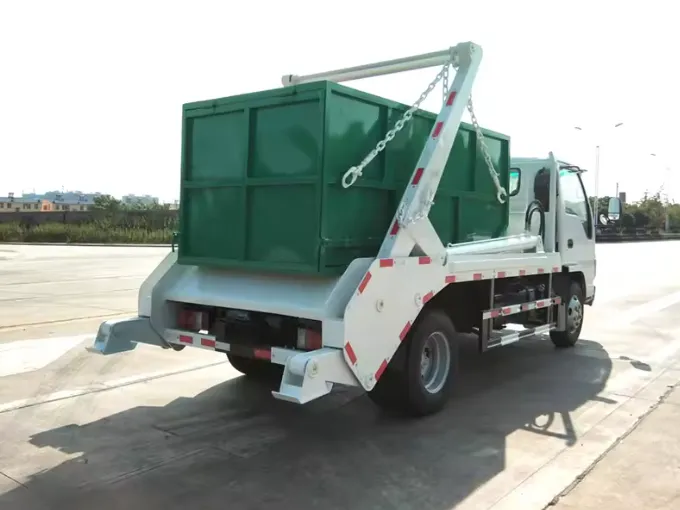 Japan Brand 6 CBM 4x2 Swing Arm Garbage Truck Picture