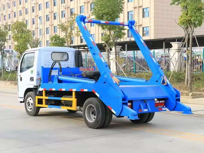 DONGFENG 5 CBM 4x2 Swing Arm Skip Loader Garbage Truck Picture