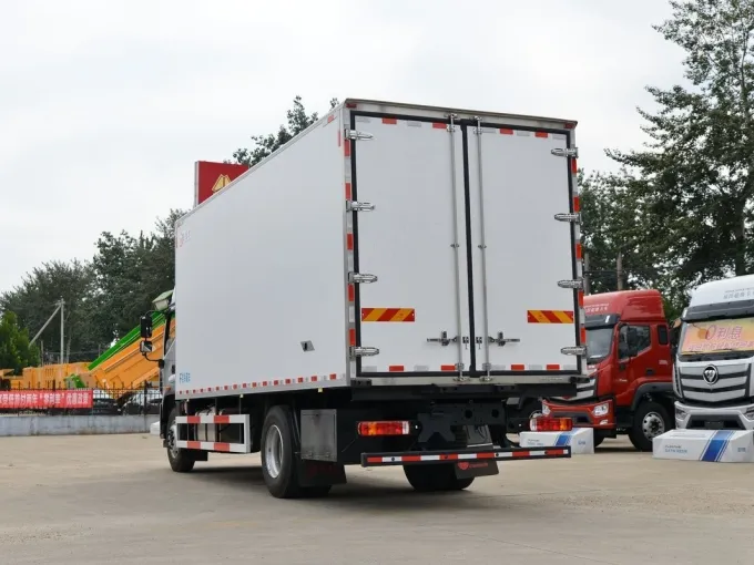 Foton 4x2 10 ton 6.8m refrigerated truck Picture