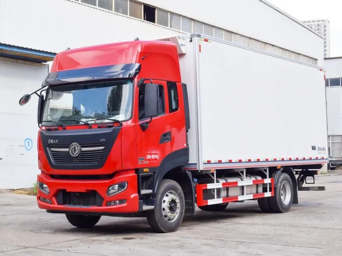 Dongfeng 4x2 10 ton 6.8m fridge truck