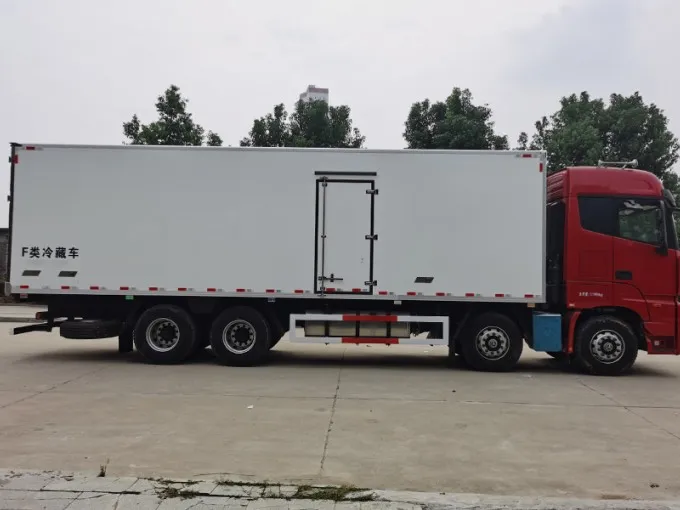 Foton 8x6 32 foot Refrigerated Box Truck Picture