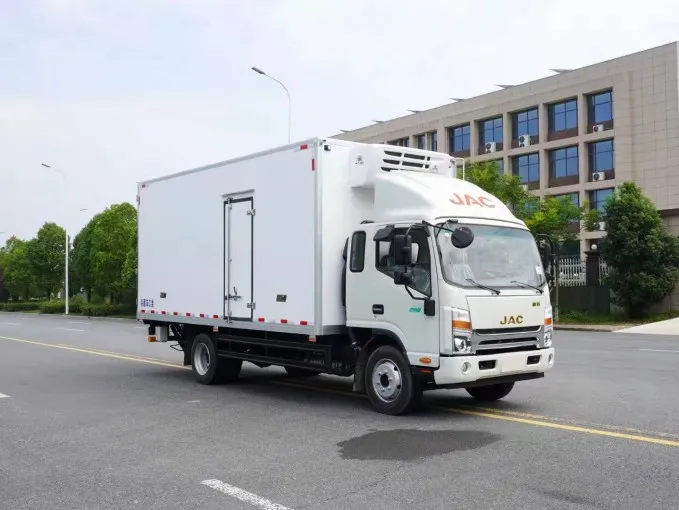 JAC 4x2 5.4m 7.5Ton freezer truck Picture