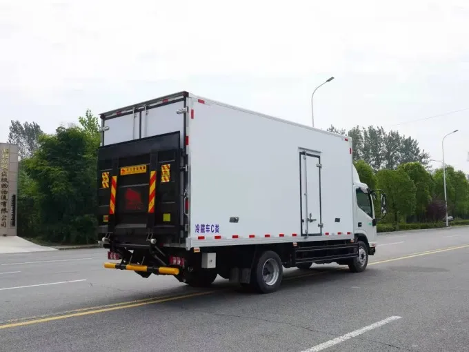 JAC 4x2 5.4m 7.5Ton freezer truck Picture