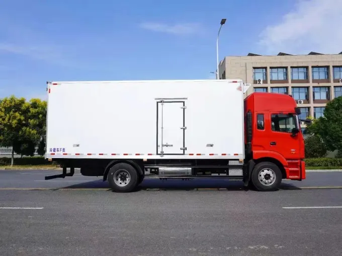 JAC 4x2 25 Foot 15Ton Freezer van truck Picture