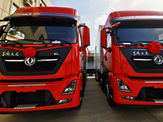 Dongfeng 8x4 32 Foot Refrigerator Truck Picture