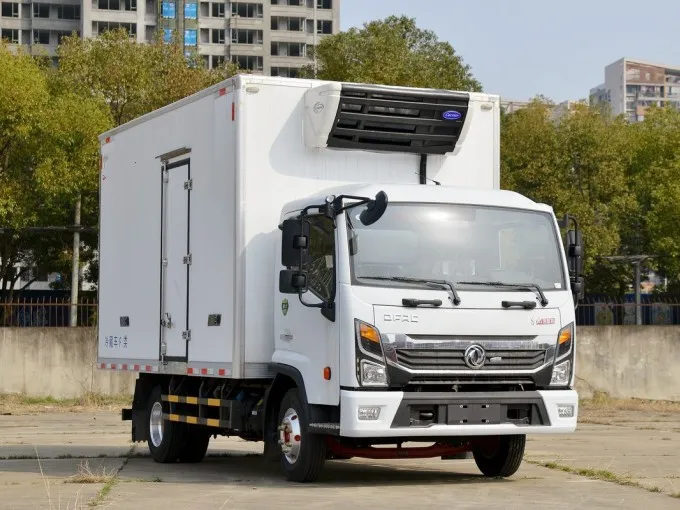 Dongfeng 4x2 5 ton 4m Refrigerator Truck Picture