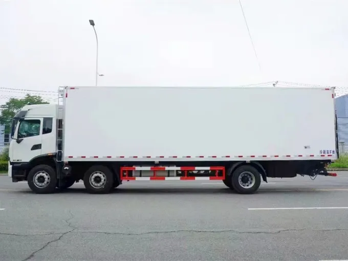 Dongfeng 20 ton 9.68m Refrigerated truck Picture