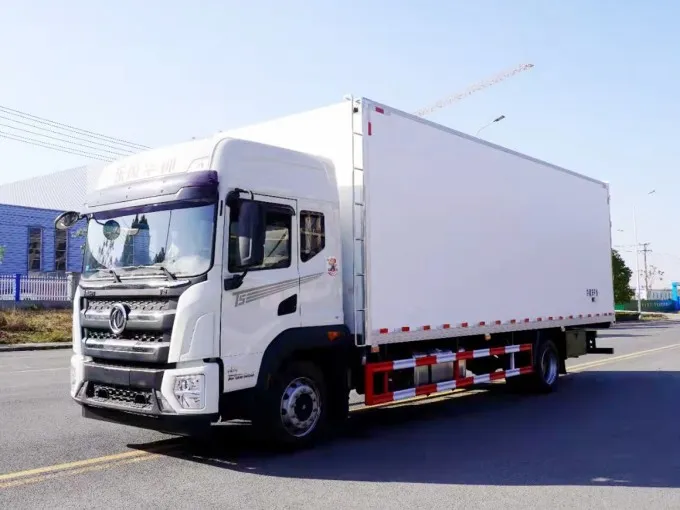 Dongfeng 4x2 7.9m 10Ton refrigerated box van truck