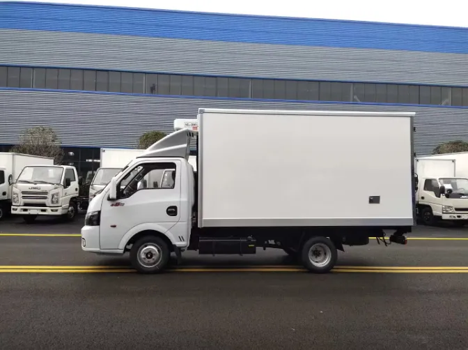 Dongfeng 4x2 2.8 Meter 2 Ton Refrigerated Truck Picture