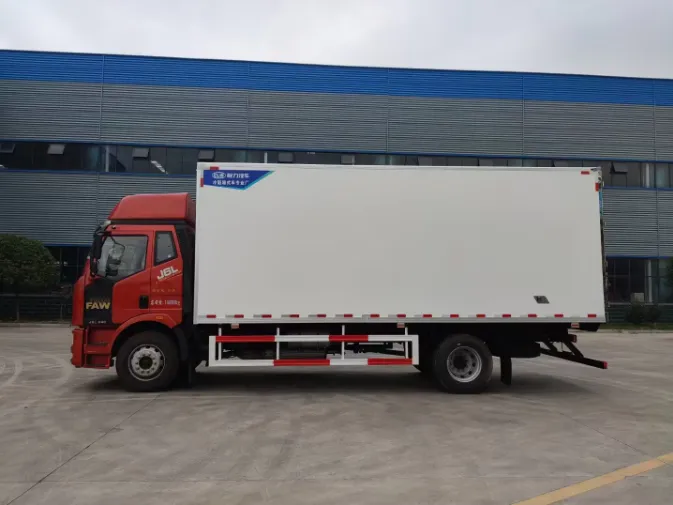 FAW 4x2 10 Tons 6.8 Meter Van Box Refrigerated Truck  Picture