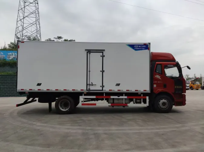 FAW 4x2 10 Tons 6.8 Meter Van Box Refrigerated Truck  Picture