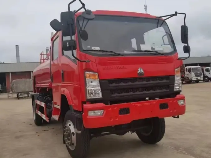 HOWO 4X4 5000L Water Tank Fire Firefighting Truck