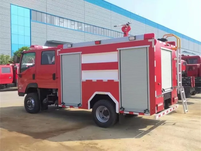 Offroad Dongfeng 4x4 3500L Water Tank Fire Truck Picture