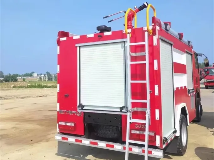 Offroad Dongfeng 4x4 3500L Water Tank Fire Truck Picture