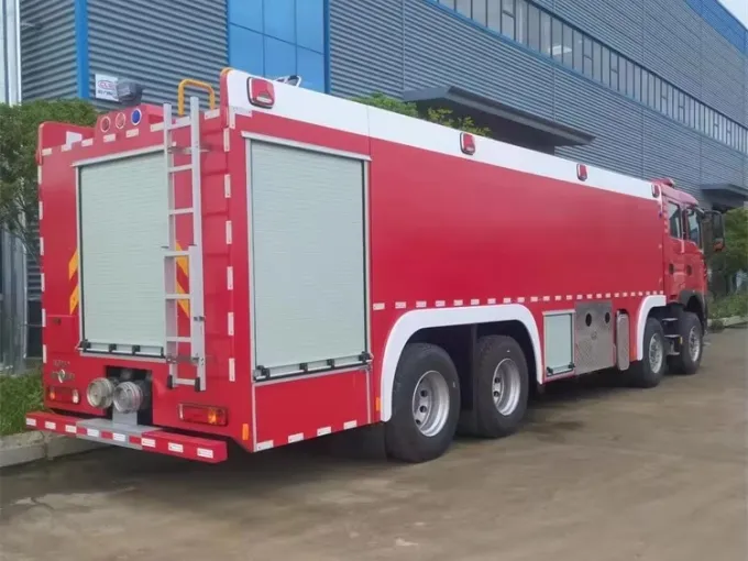 Sinotruck Howo 8x4 25000L Water Tank Fire Fighting Rescue Truck Picture