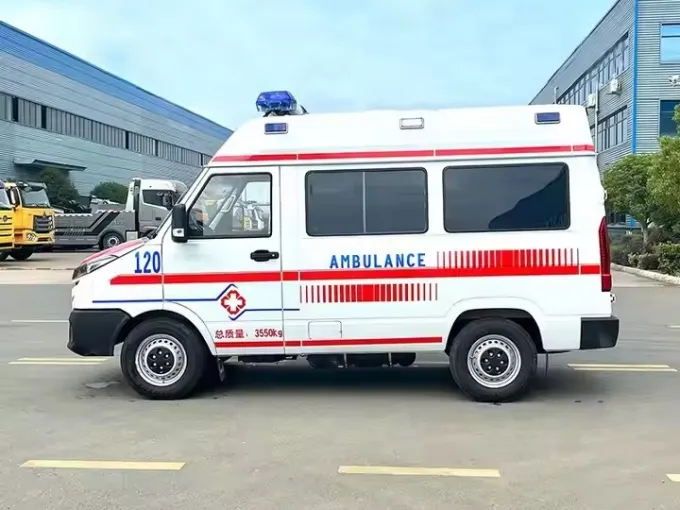 IVECO 4x2 Monitoring Ambulance Vehicle Picture