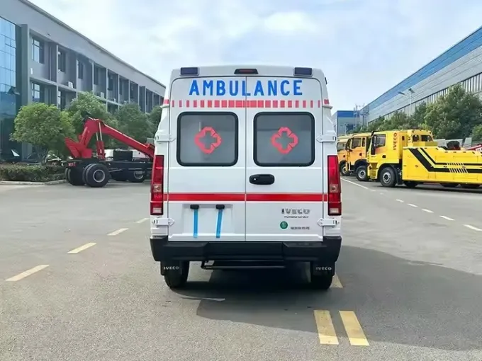 IVECO 4x2 Monitoring Ambulance Vehicle Picture