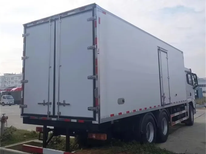 Shacman 6x4 7.6M 15tons freezer truck Picture