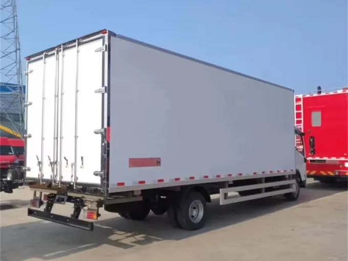 ISUZU 4x2 10Ton Refrigerated Truck Picture