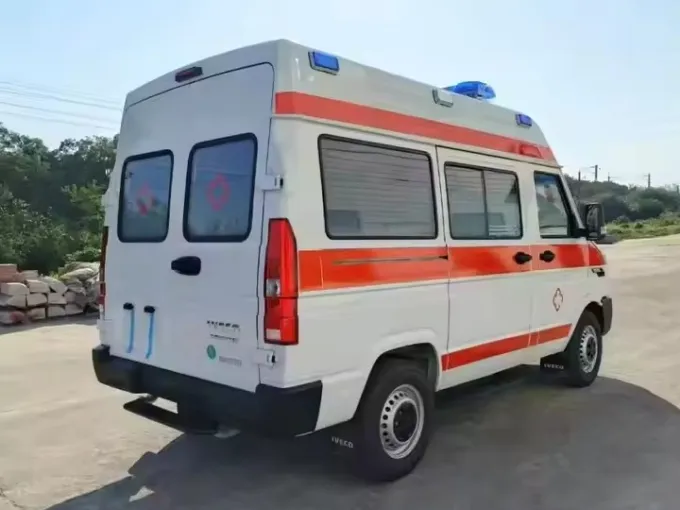 Iveco 4x2 Diesel Ambulance Van Picture