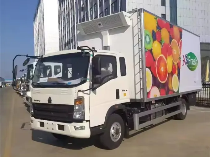 Sinotruck Howo 4x2 5.5M refrigerated truck Picture