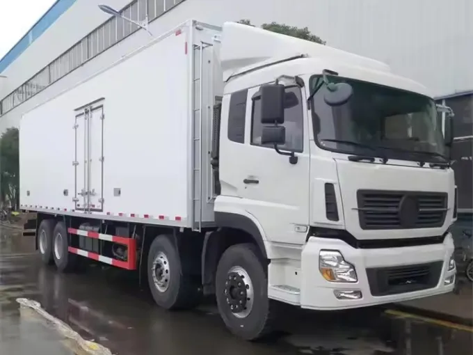 High quality Dongfeng 9.6M Cold box truck refrigerated Truck